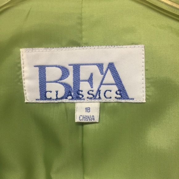 Beautiful classic jade suit. Linen/rayon mix. - Picture 8 of 8